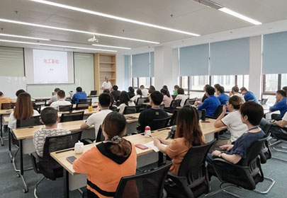 在工作中不斷學(xué)習，在學(xué)習中不斷進(jìn)步